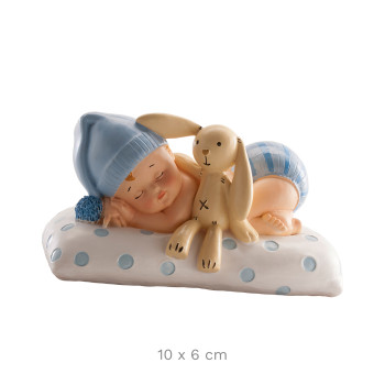 Menino ou menina com almofada e peluche